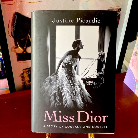 Miss. Dior A Story of courage & Couture. - Picture 1 of 12